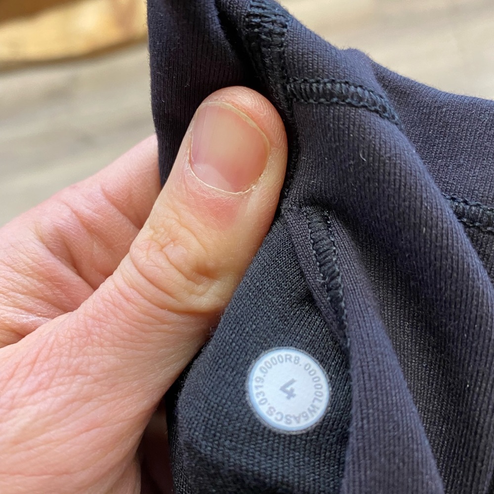 Lululemon size 4 wunder under luon crops